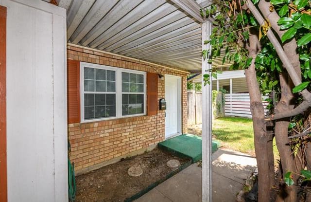 605 N Center Street - 605 North Center Street, Arlington, TX 76011