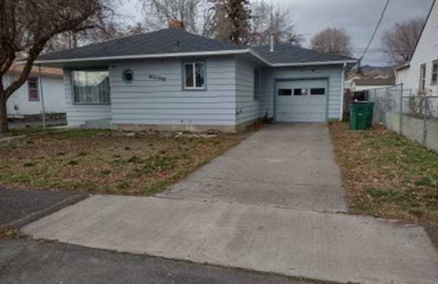 2 bed 1 bath with large attached garage and fenced yard photos photos