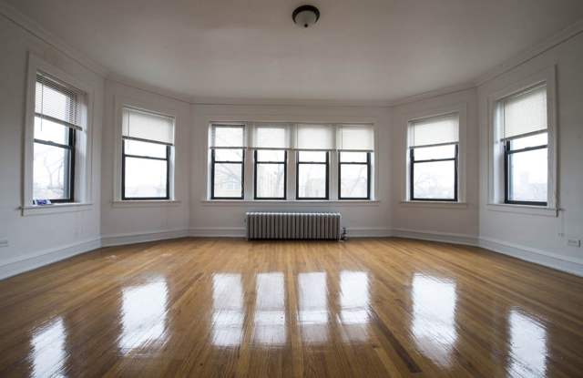 7914 S Hermitage Auburn Gresham Apartments Gallery 1