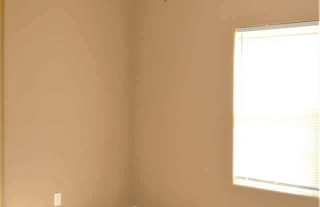 2811 Maple Ave. Gallery 4