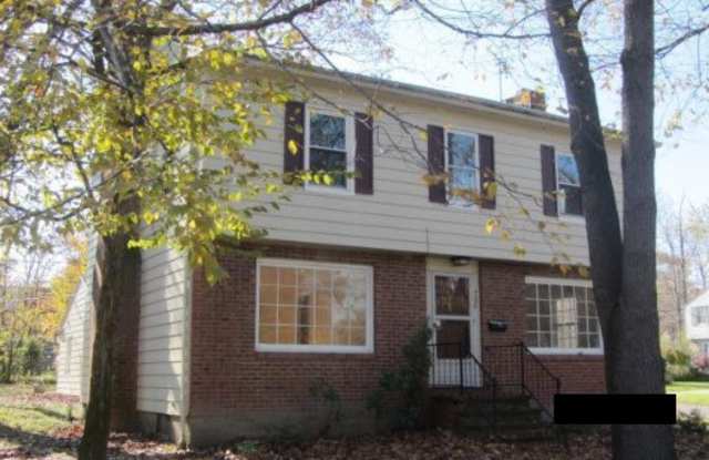 4290 Groveland Rd - 4290 Groveland Road, University Heights, OH 44118