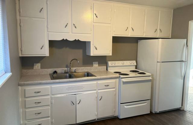 Forest Court Apartment Homes - 1034 Forest Court, Kansas City, KS 66103