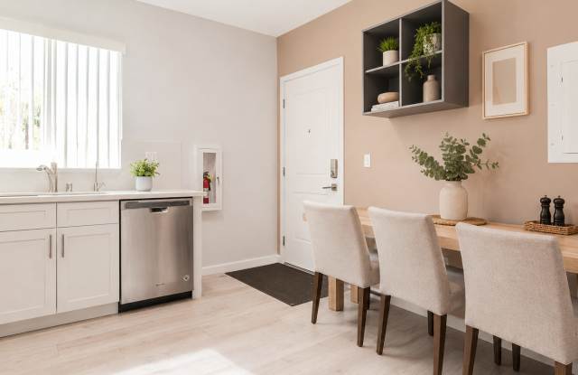 1259 W 36th Place - Co-Living Gallery 2