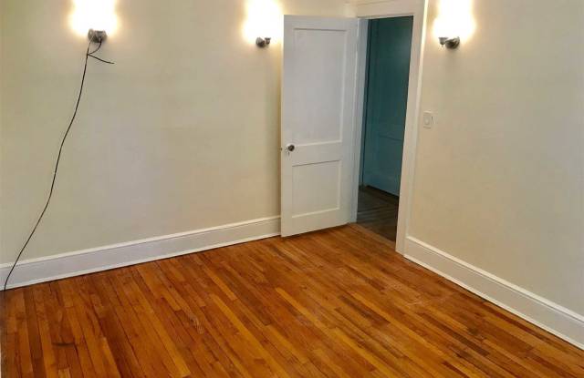 61 Reid Ave Gallery 3