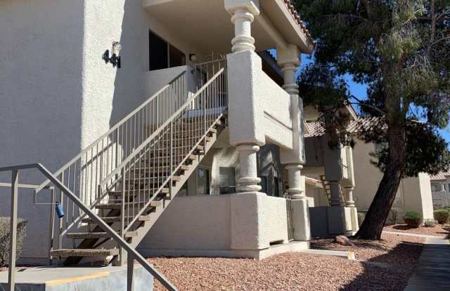 Beautiful upper level larger 2 bedroom, 2 bathroom Rock Springs 1 condo photos photos