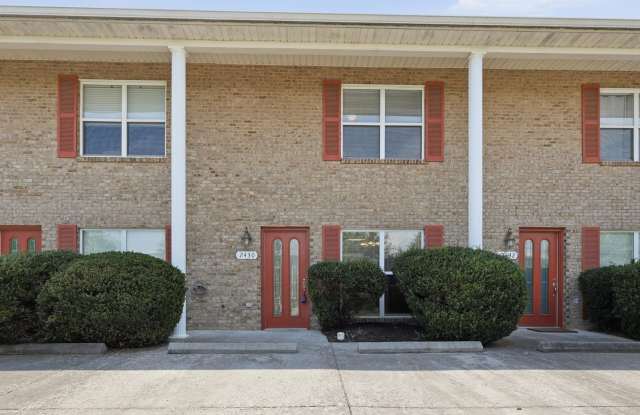 City of Maryville 37801 - Beautifully Updated 2-Bedroom, 2.5-Bath Townhome. Contact Vicki Everbach (865) 679-1715 photos photos