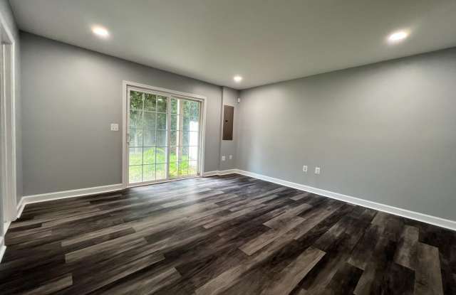 8382 SCOTLAND LOOP Gallery 4