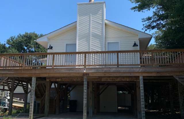 3 Bedroom 2 Bath Home in Kill Devil Hills available NOW! photos photos