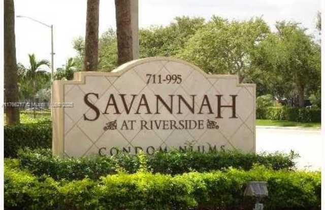 927 Riverside Dr - 927 Riverside Drive, Coral Springs, FL 33071