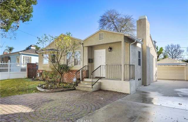 1430 N Maple Street photos photos