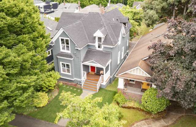 1130 18th Avenue East - A Gallery 1