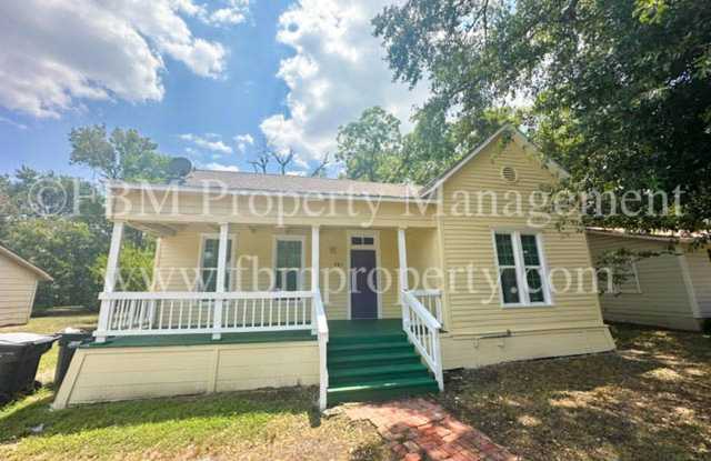 741 W Park Ave - Cozy 3 Bedroom, 2 Bathroom in Corsicana, TX! photos photos