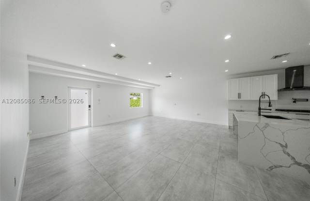 1935 SW 24th Ter Gallery 4