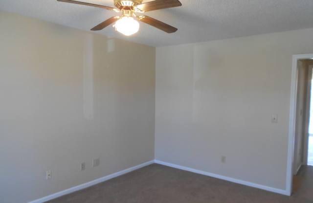 2 BR Townhome with lawn care included Gallery 3