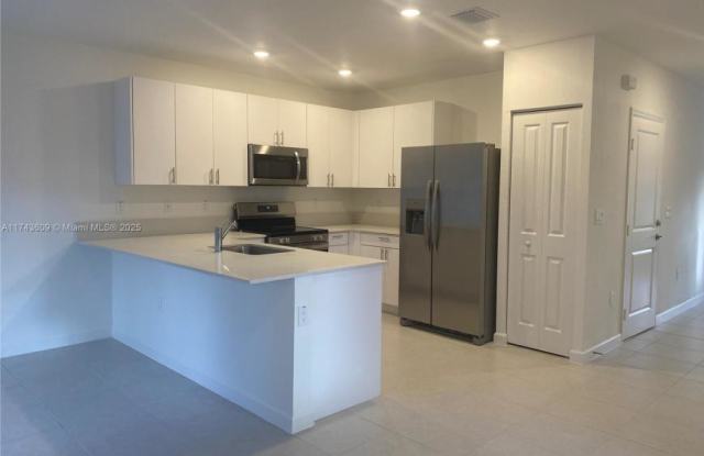 5195 SW 37th St photos photos