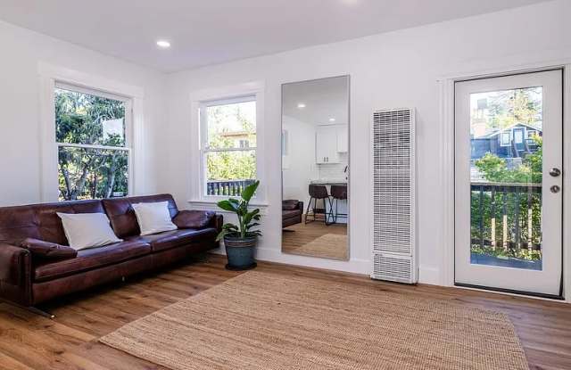 2832 Derby Street photos photos