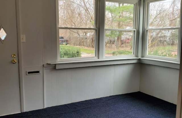 Large, 4-Bedroom Home for Rent Gallery 4