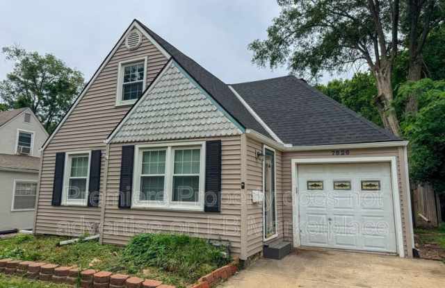 7826 Summit St photos photos