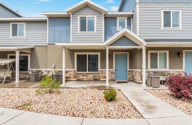 Beautiful 2 Story Townhome with Awesome Amenities + 2 car garage - 732 East 150 North Street, Vineyard, UT 84059
