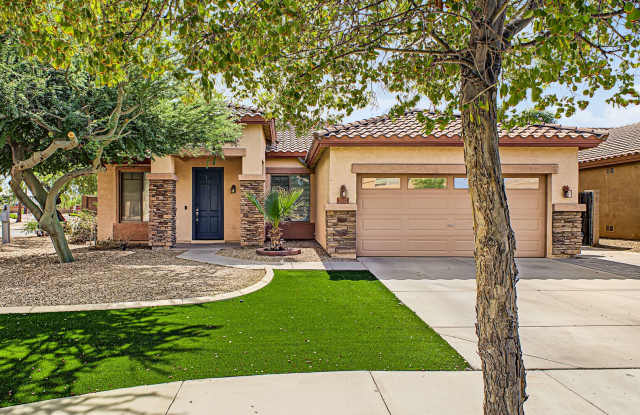 Fully Updated Corner Lot Home with Den! Gallery 3