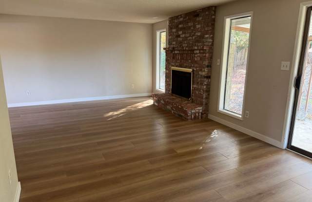 Nice East Medford Neighborhood! Gallery 4