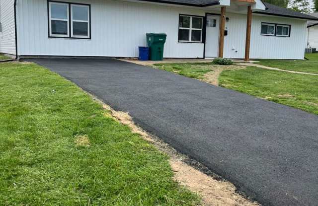Beautiful brand new 4 bed 2 bath for Rent single home with yard in Levittown photos photos