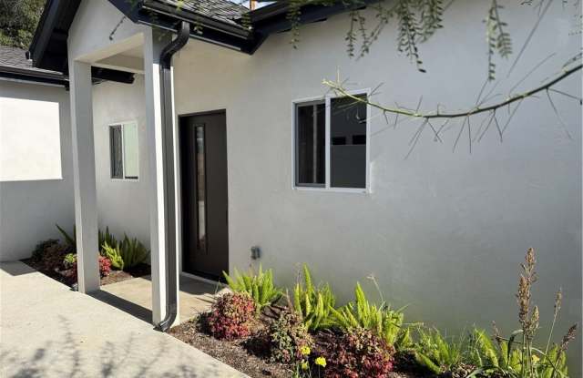 1072 N Vinedo Avenue photos photos