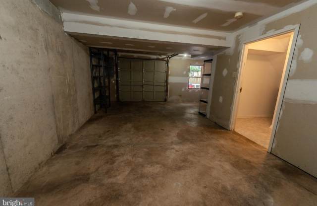 305 W BROAD STREET photos photos