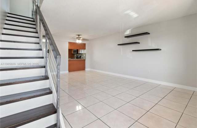 2162 W 60th St photos photos