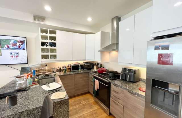 South Boston 6 Bed – Renovated – Central Air – Laundry in Unit – No Fee – 9/1 photos photos South Boston 6 Bed – Renovated – Central Air – Laundry in Unit – No Fee – 9/1 photos photos