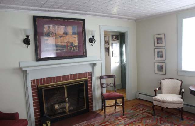 17 Pleasant St Gallery 2