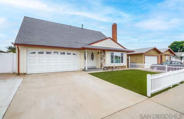 5 bedroom Home with Large Private Yard photos photos