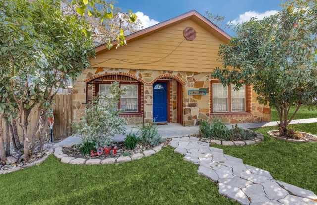 301 S Weatherford Street - 301 South Weatherford Street, Chico, TX 76431