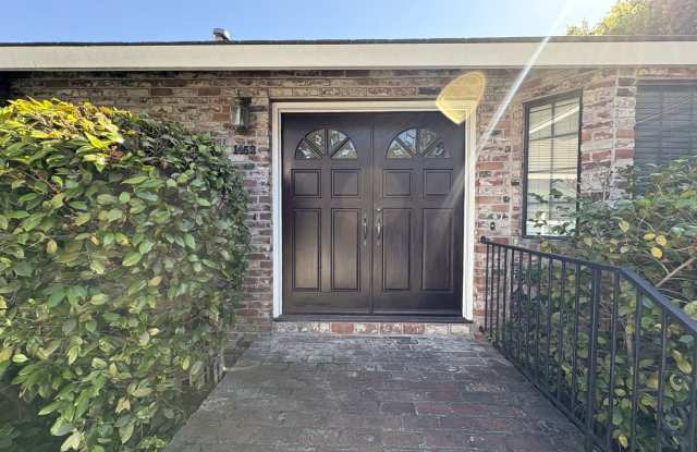 Spacious 3BD/2BA Redwood City Home | Two Living Rooms, Beautiful Yard, Prime Location Gallery 4