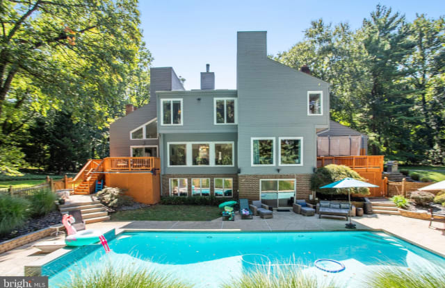 10118 WALKER LAKE DRIVE - 10118 Walker Lake Drive, Great Falls, VA 22066
