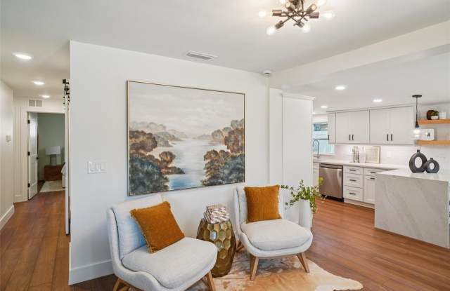 3123 W LA SALLE Street Gallery 3