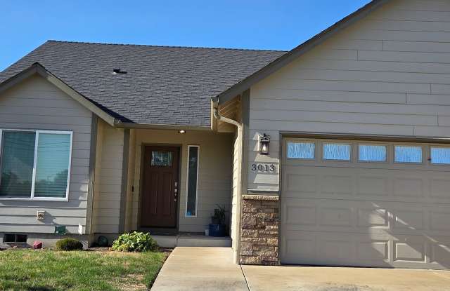 Beautiful  Spacious 3 Bed 2 Bath Directly Across the Street From Lexington Park! Small Dogs Considered! photos photos