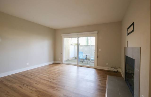 Modern and Clean 2 Bed 2 Bath Condo in Richmond Marina Bay Gallery 3