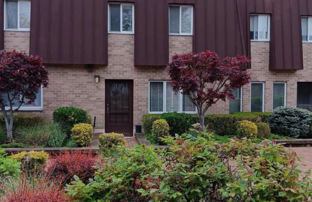 200 Hilton Avenue photos photos