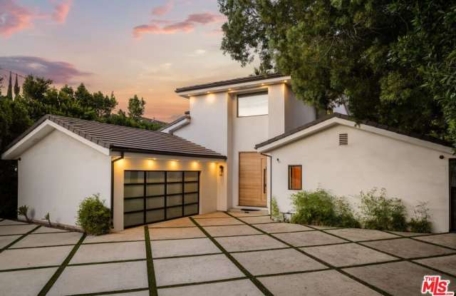 5062 Woodley Ave photos photos