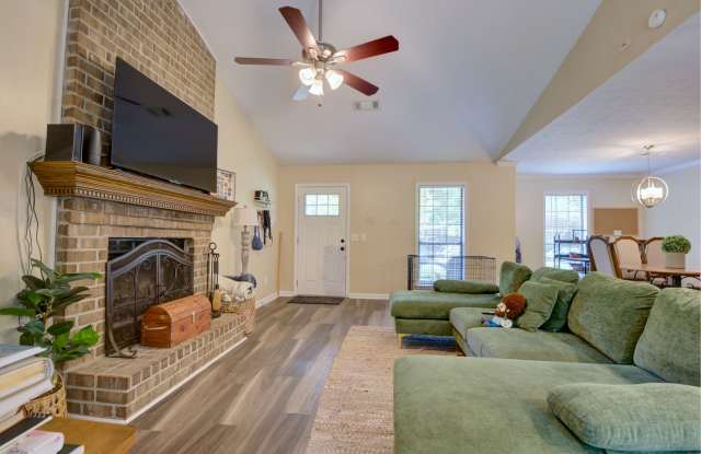Heart of Auburn! 2 Bedroom Townhouse For Rent Gallery 3