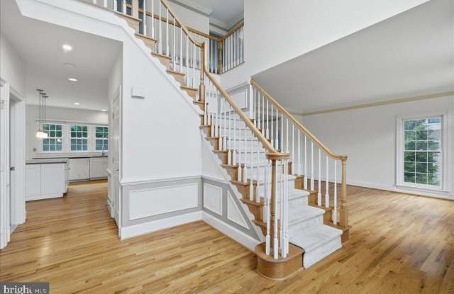 1959 HORSE SHOE Drive Gallery 3