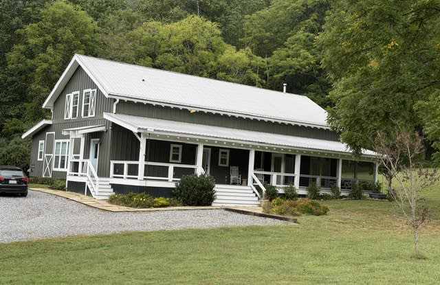 367 Nannys Lane Gallery 1