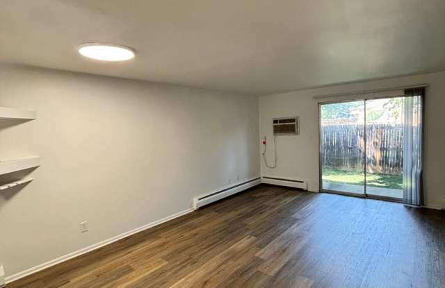 $500 OFF ONE MONTHS RENT!! Spacious Townhome! Convenient Location  & Easy Denver Access! Available Now! Gallery 4
