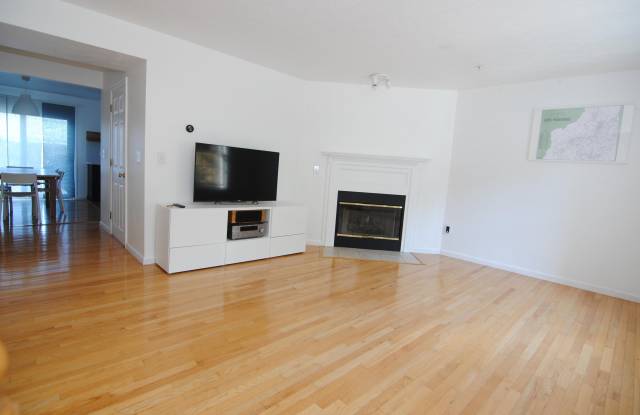 35 Georgetown Drive - 35 Georgetown Drive, Nashua, NH 03062 35 Georgetown Drive - 35 Georgetown Drive, Nashua, NH 03062