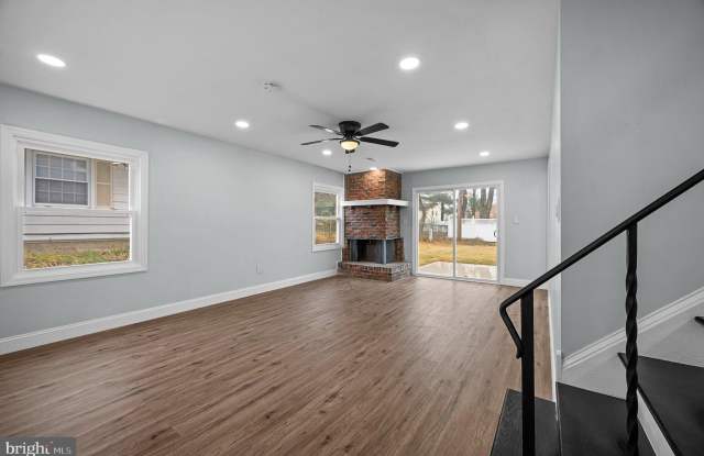 16 BARRINGTON Lane Gallery 1