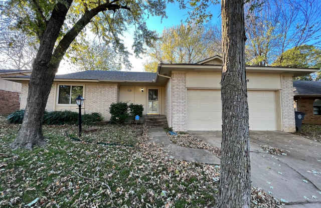 Charming 3-Bed, 2-Bath Home in South Tulsa photos photos
