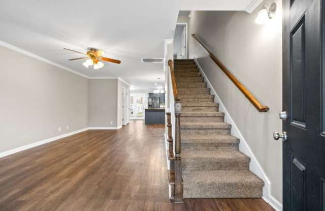 HALF PRICE FIRST MONTH RENT! Nice Townhome Close to Tennova & I24 photos photos
