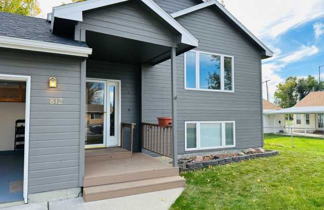 Fresh Paint and New Carpet - 4 bedroom 2 bath, Heights Home with Deck and Garage Gallery 1