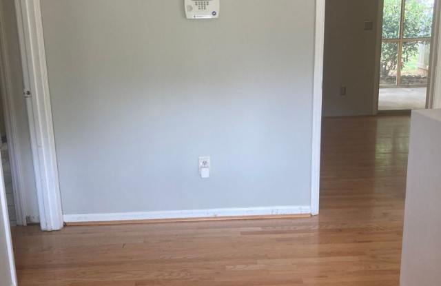 923 Eaglewood Avenue Gallery 4